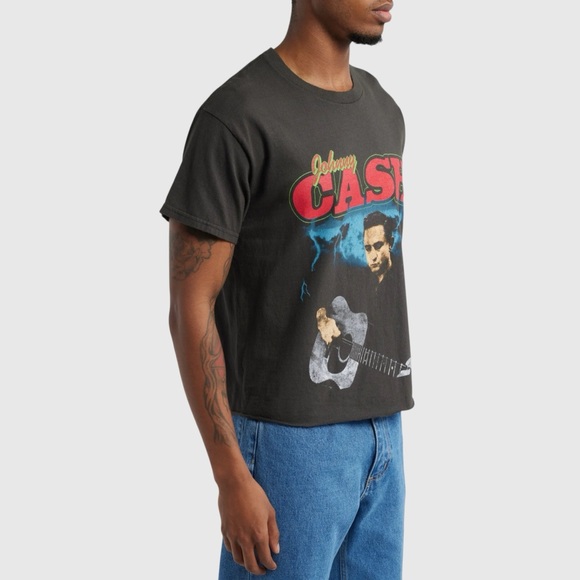 Johnny Cash Merch Traffic Black Pigment Dye Smokey Guitar Crop T-Shirt, Medium - Picture 3 of 8